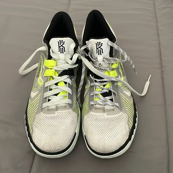 Kyrie flytrap - Picture 1 of 5